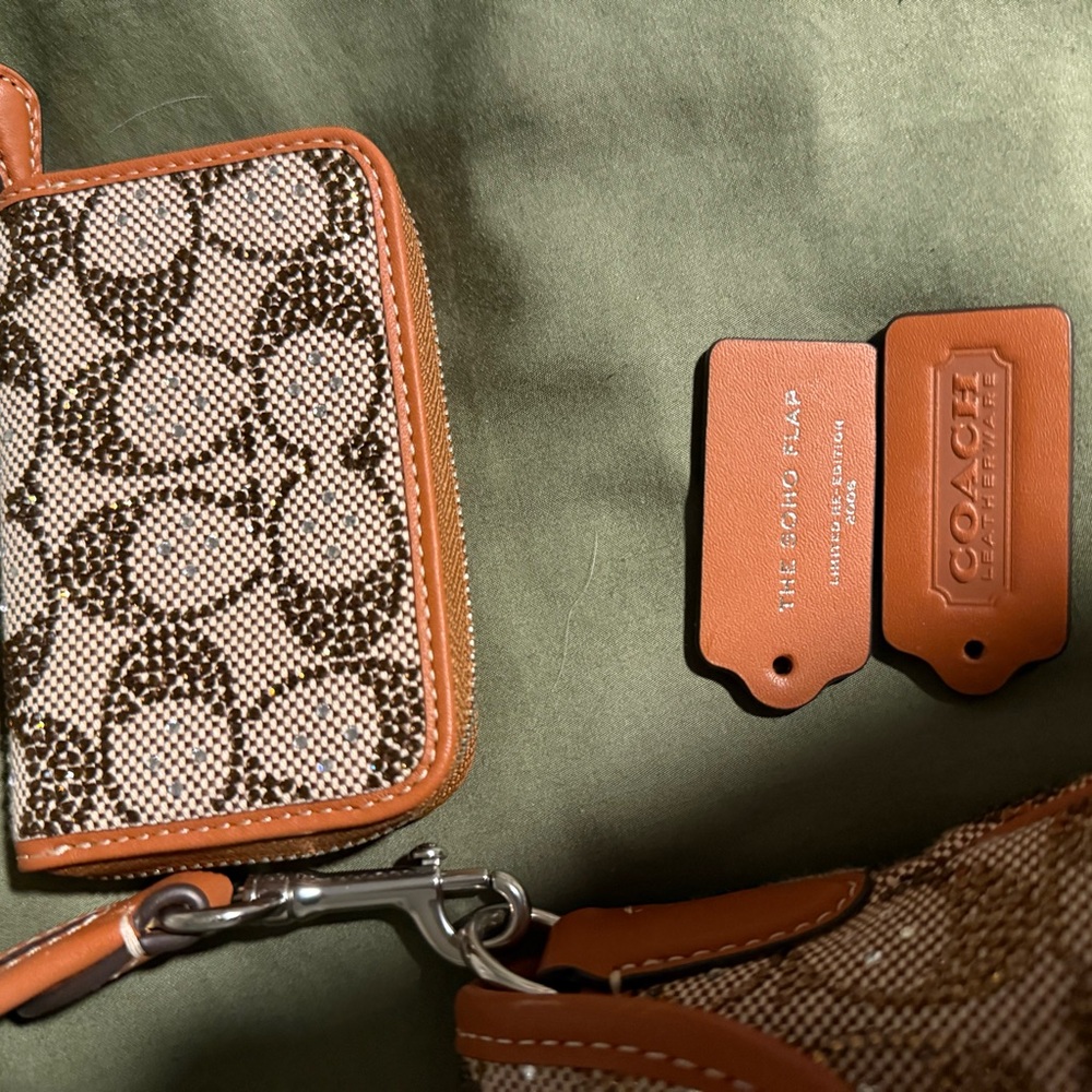 Coach Full Sized Crystal SoHo + Matching Wallet - Picture 3 of 7